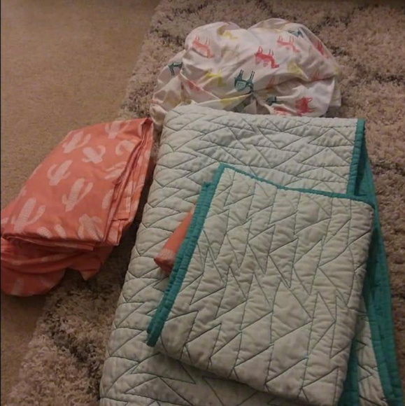 Target Other - Twin Quilt and 2 sets of sheets
